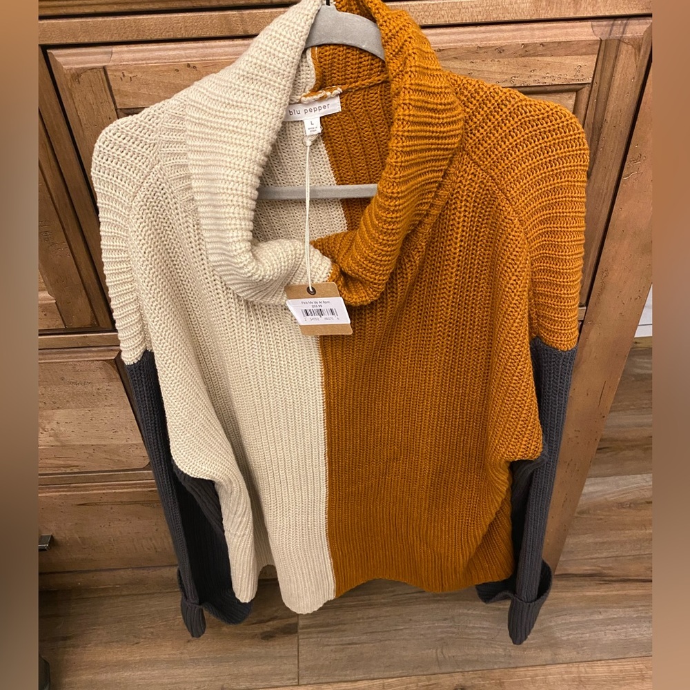 Blu pepper sweater